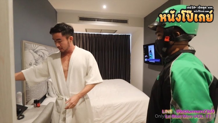 คลิปโป๊เกย์ lbmofficial2369 Onlyfans หนุ่มเกย์หุ่นหมี ทั้งหิวทั้งเงี่ยน สั่ง GRab มาส่งอาหารแล้วชวนเย็ดแลกทิปพิเศษ 18+